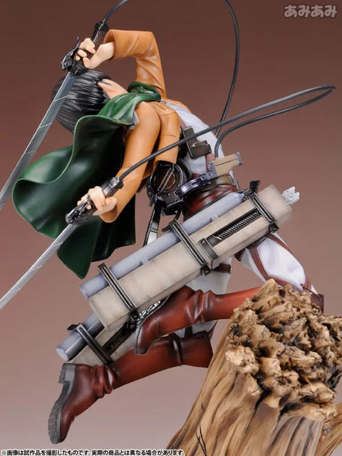 28cm Attack on Titans Levi Ackerman Action Anime Figura Kawai Eren Jaege Mikasa Ackerman The Armored Titan Figure