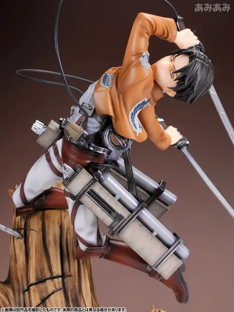 28cm Attack on Titans Levi Ackerman Action Anime Figura Kawai Eren Jaege Mikasa Ackerman The Armored Titan Figure