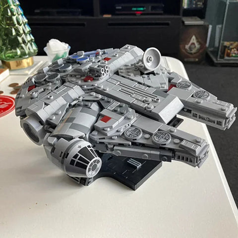 900+ Piece Galaxy Falcon Starfighter – Space Battle Starship Building Block Set